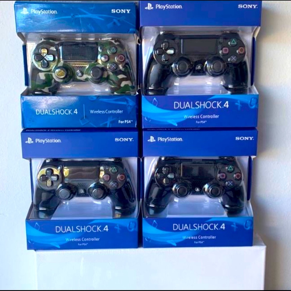 PS4 Controller - Picture 2 of 3